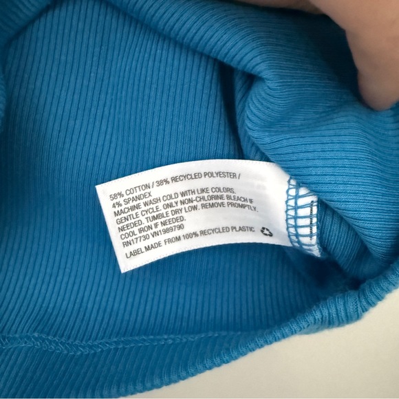 Target Wild Fable Blue Crop Tank NWT - Picture 2 of 3